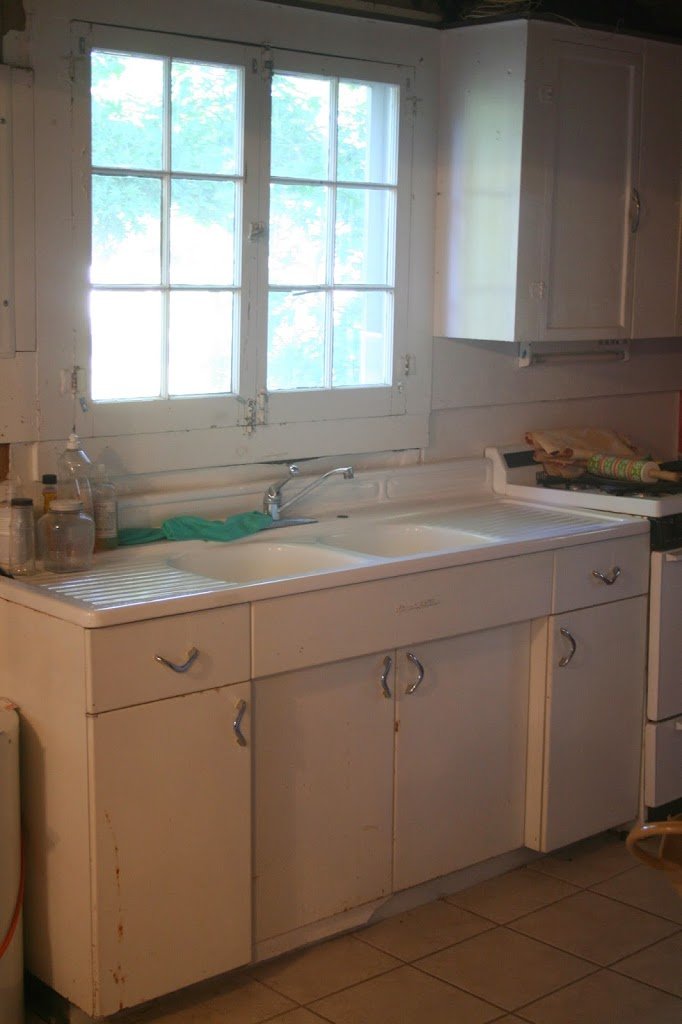 Restoring the old metal sink at the cottage