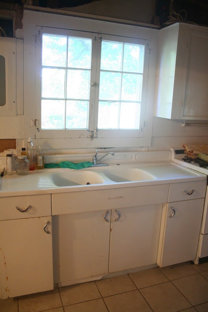 How to restore the old metal sink at the cottage 