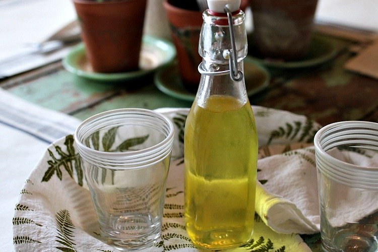limoncello recipe in jars as gifts