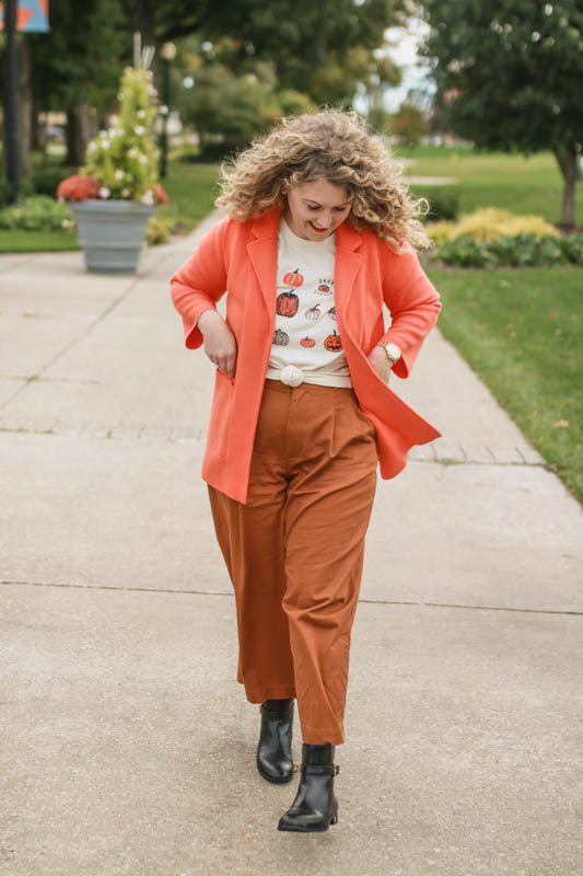 Pumpkin Shirt A cute graphic Tee of all the different pumpkin varieties. Paired with Madwell Pleated pants and Orange J.Crew Sweater Blazer. 