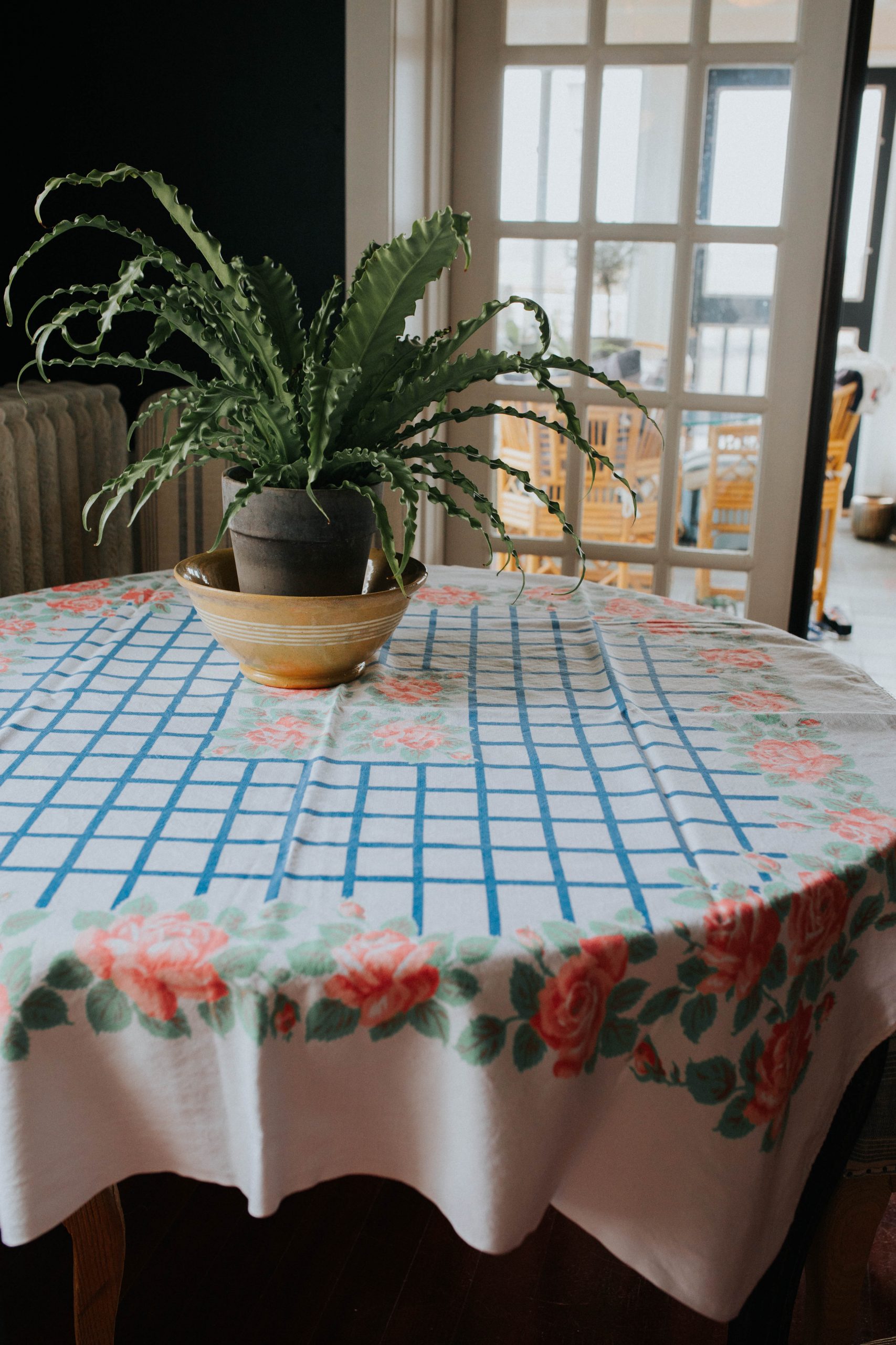How to find vintage Tablecloths 