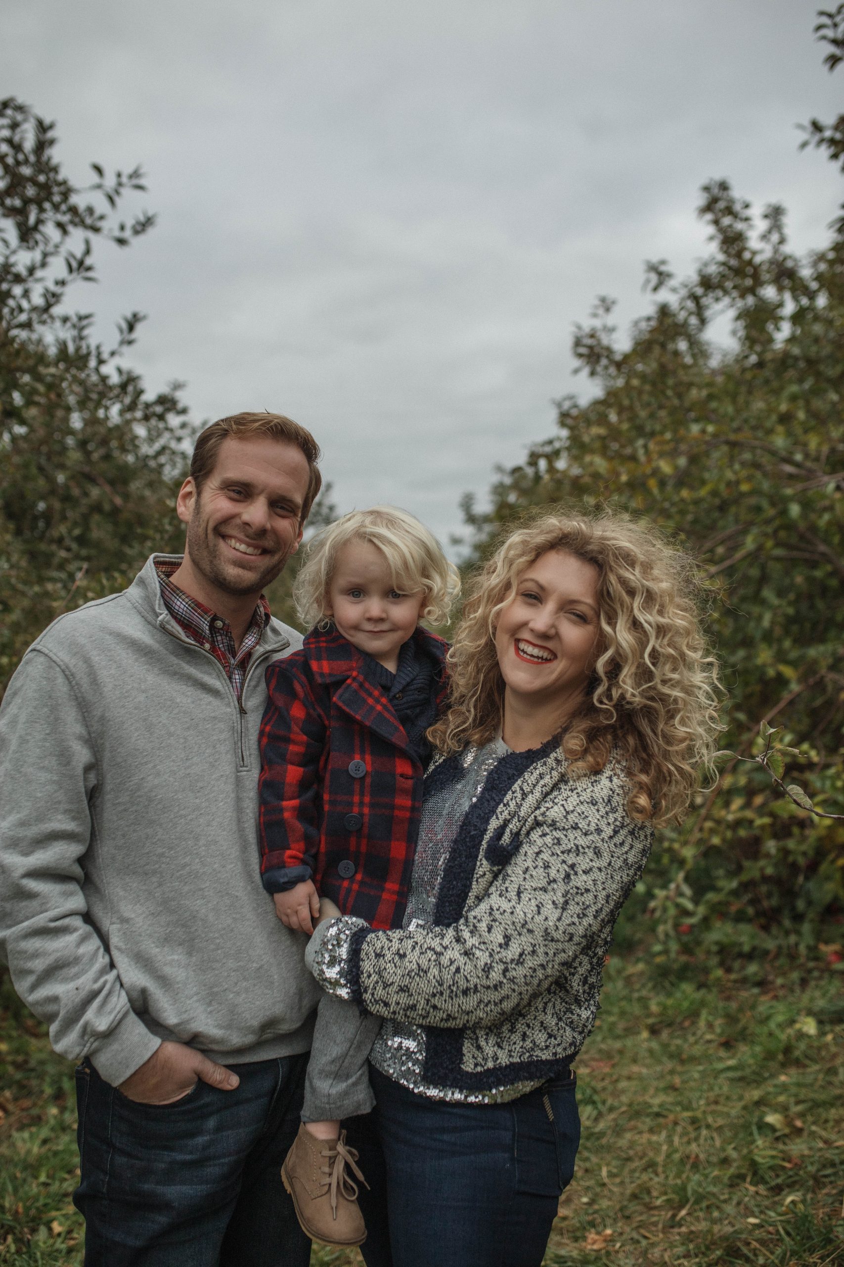 Family Photos in the apple orchard