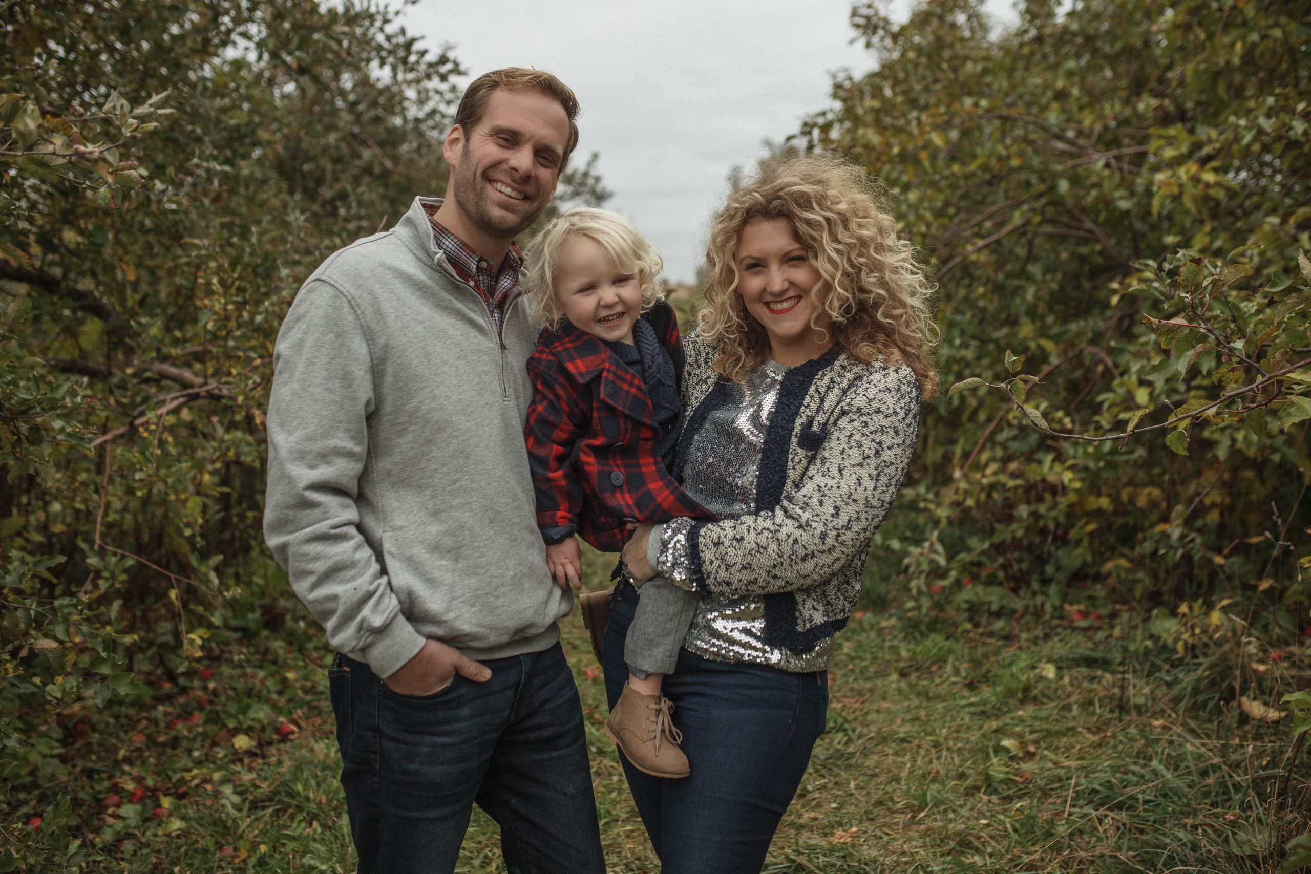 Family Photos in the apple orchard in michigan