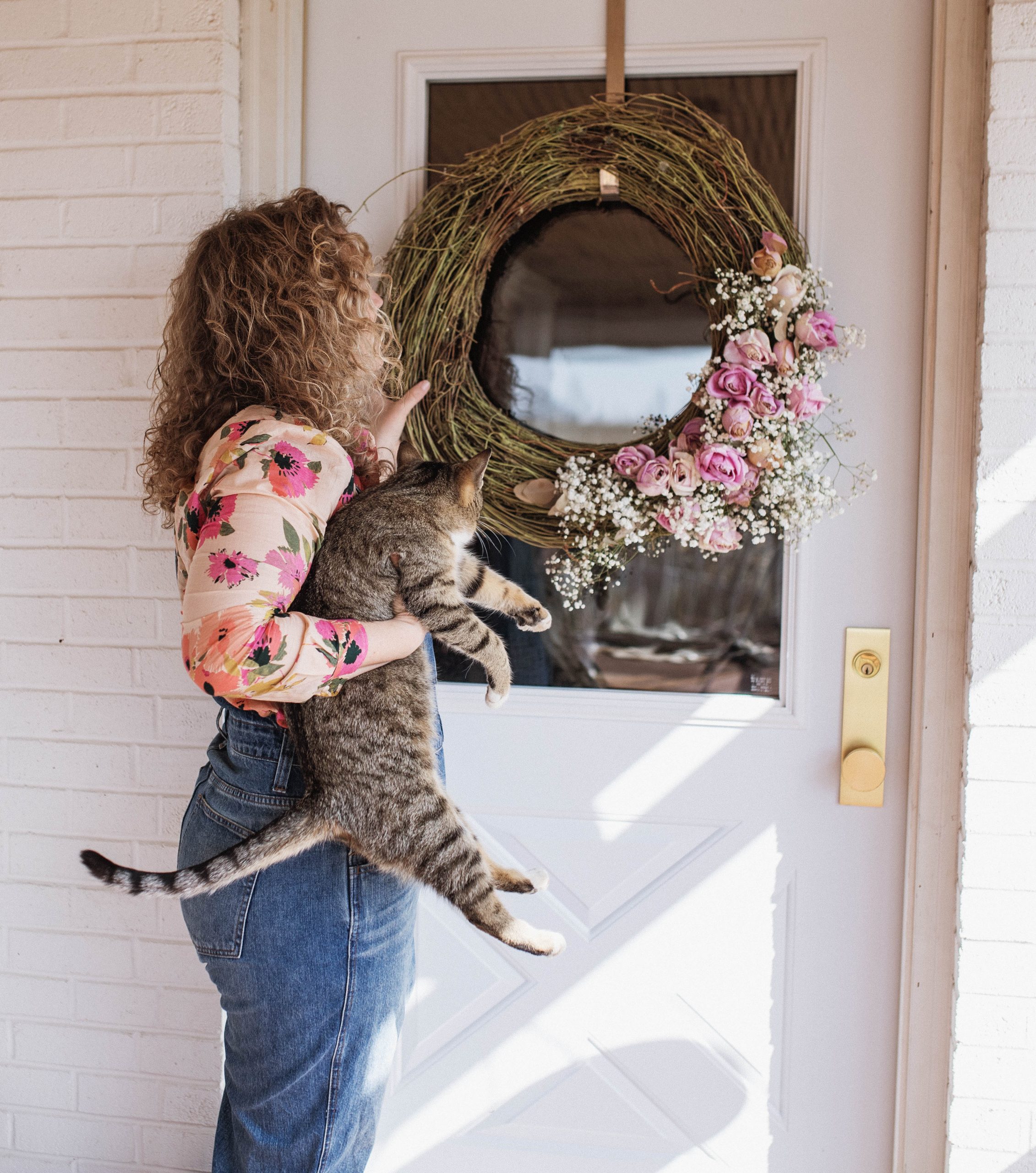 How to turn dead flowers into a pretty spring wreath